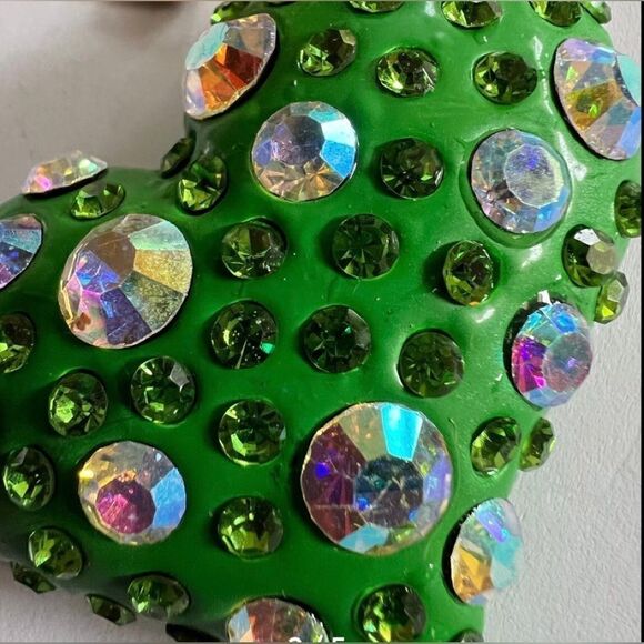💚 Betsey Johnson stunning green heart necklace 💚 - Picture 2 of 4